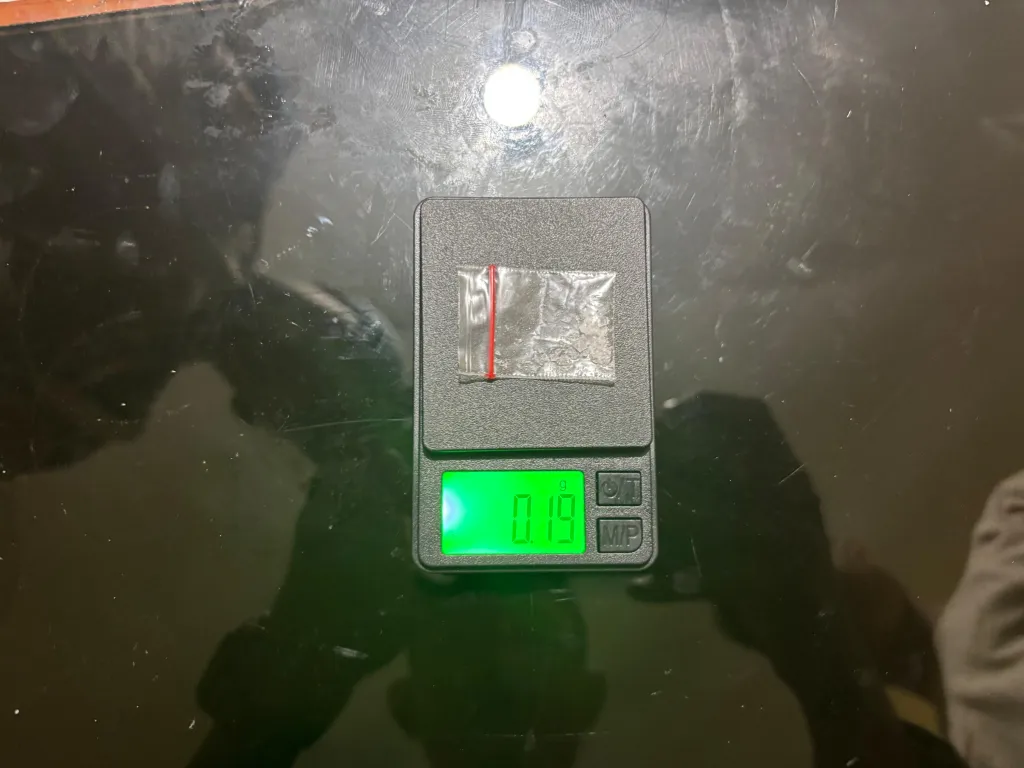 Barang bukti Sabu yang disimpan dalam saku celana tersangka